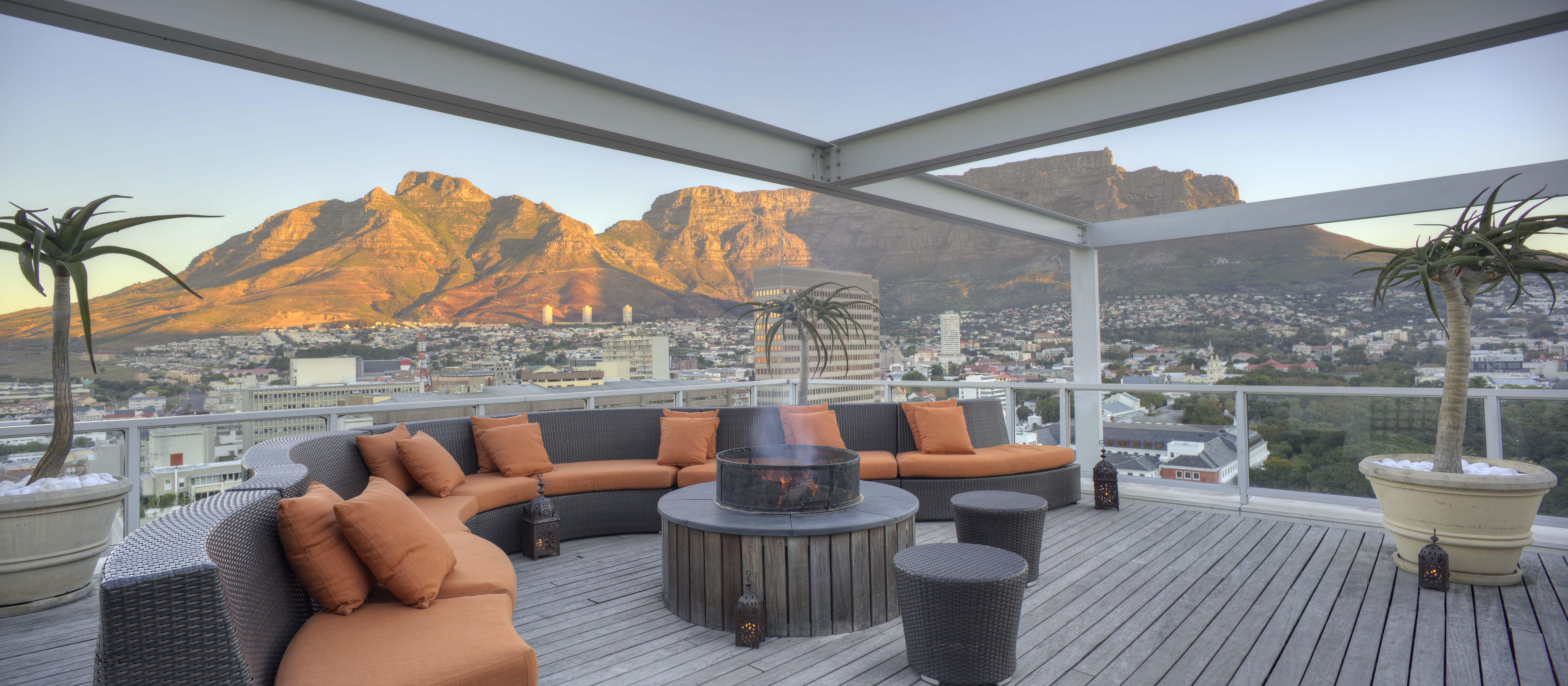 ホテル タージ ケープ タウン ケープタウン エクステリア 写真 The Cape Town Sky Bar