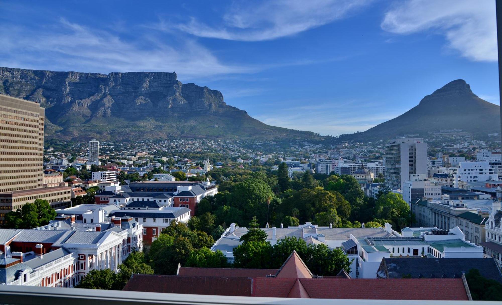 ホテル タージ ケープ タウン ケープタウン エクステリア 写真 Table Mountain