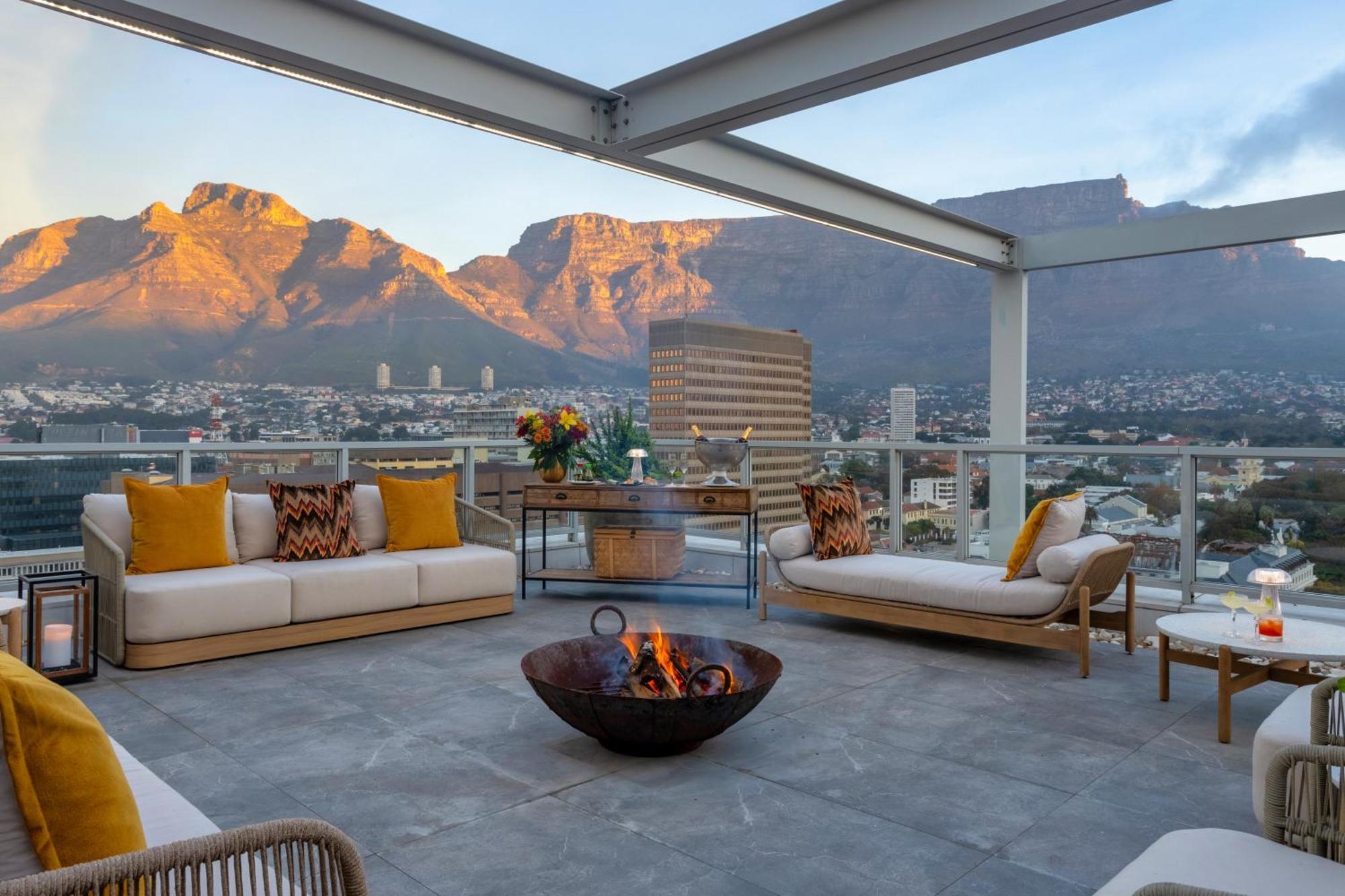 ホテル タージ ケープ タウン ケープタウン エクステリア 写真 The Cape Town Sky Bar